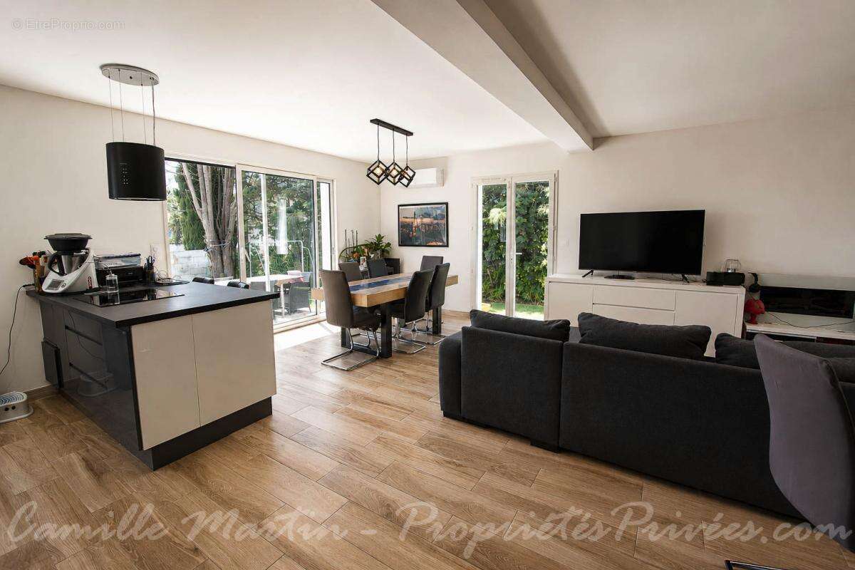 Maison à ROQUEBRUNE-SUR-ARGENS