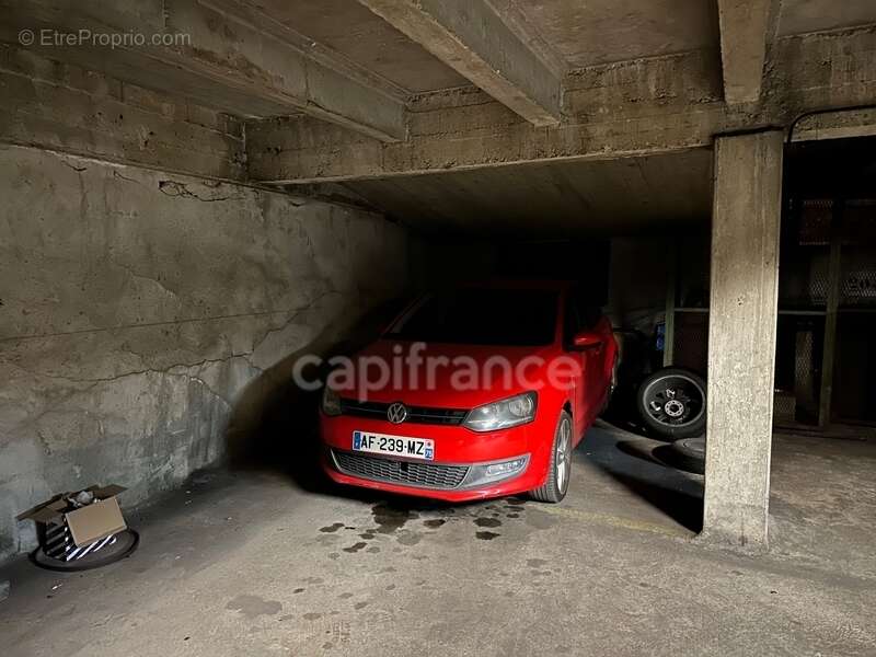 Parking à PARIS-20E