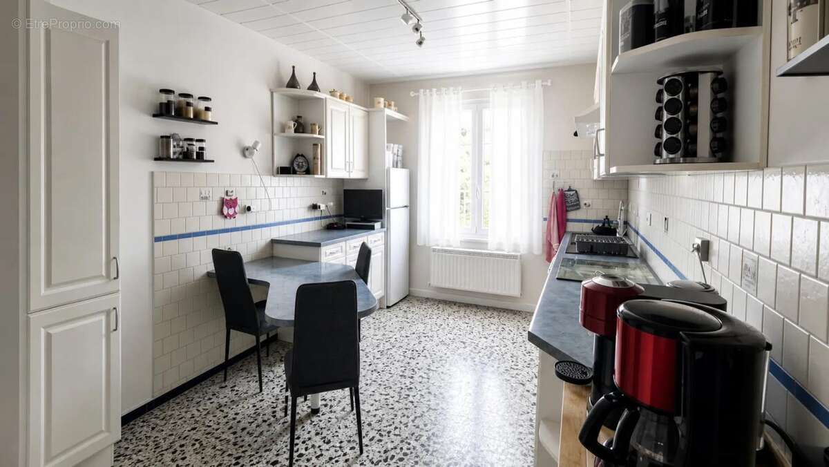 Maison de 5 pièces de 145 m² à Saint-Laurent-de-Cerdans - photo 4