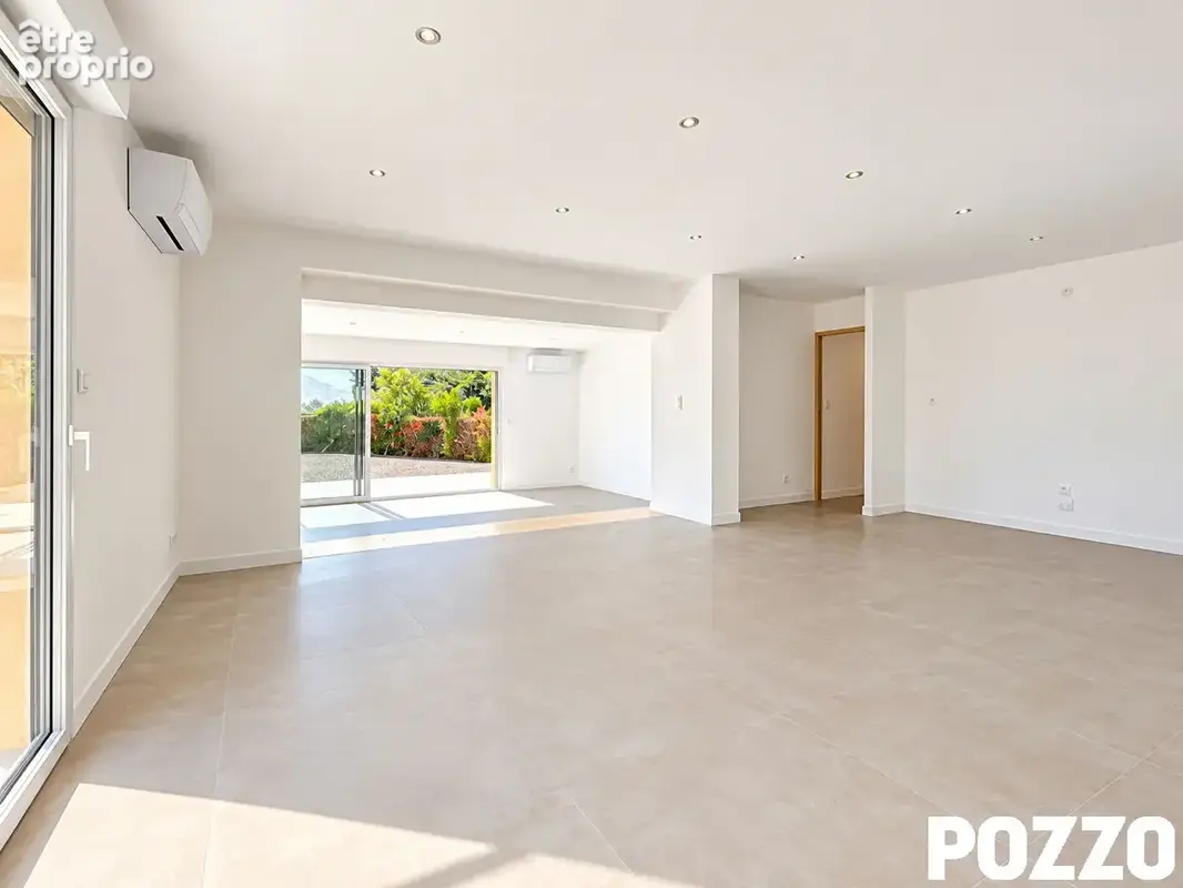 A Vendre - Avranches centre - Appartement rez-de-chaussée - 5 pièce(s) 137,64 m² - terrasse et parking - photo 2