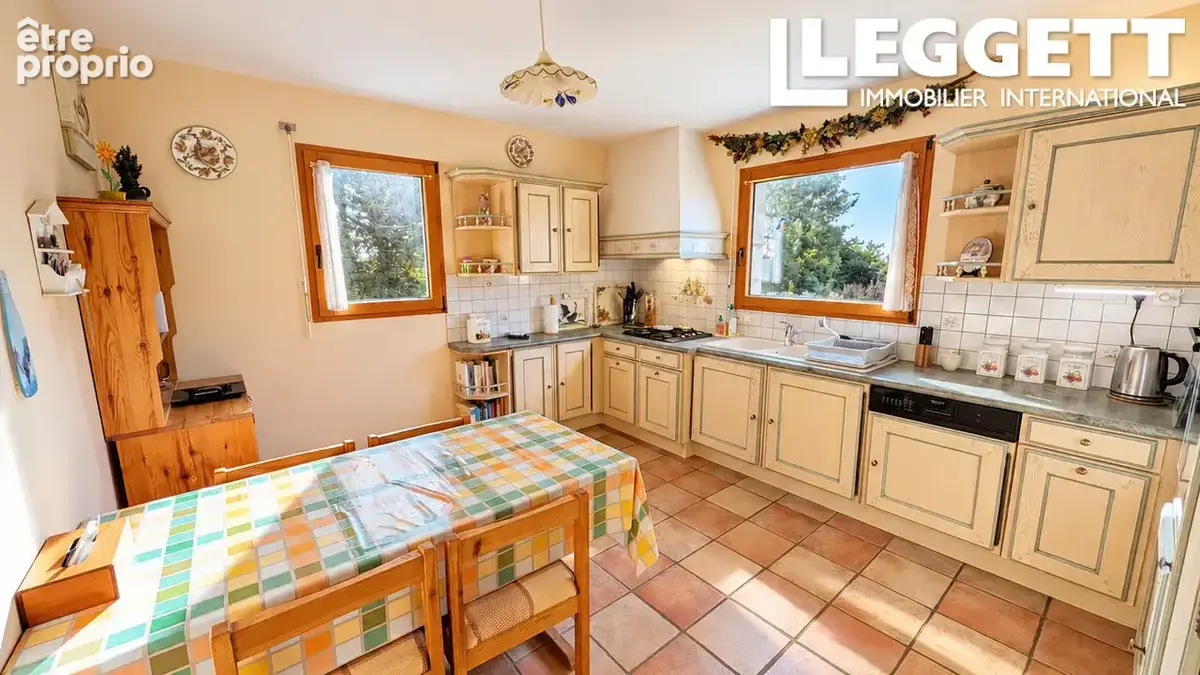 Maison de campagne privée de 4 chambres avec 6370m², bassin, accès par portail et beaux terrain - Lohuec - photo 10