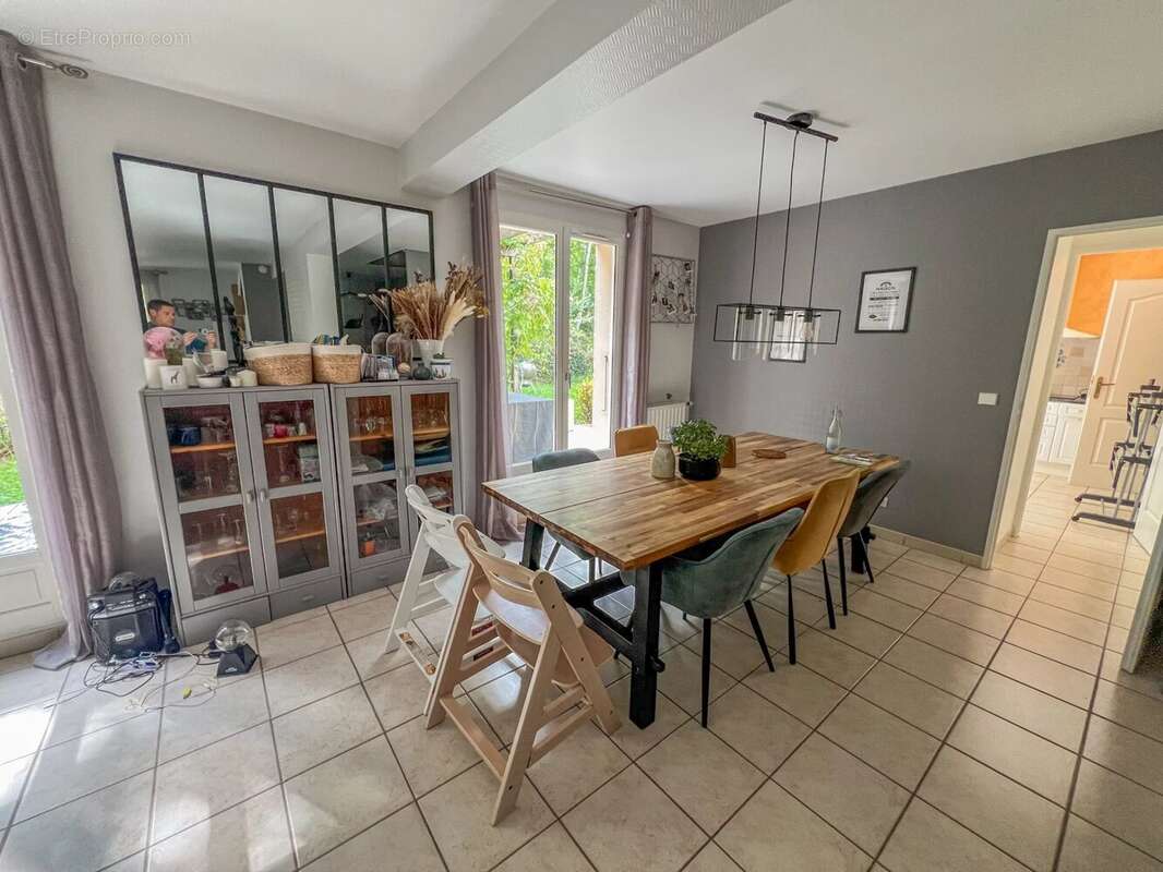 Maison à LE MESNIL-SAINT-DENIS