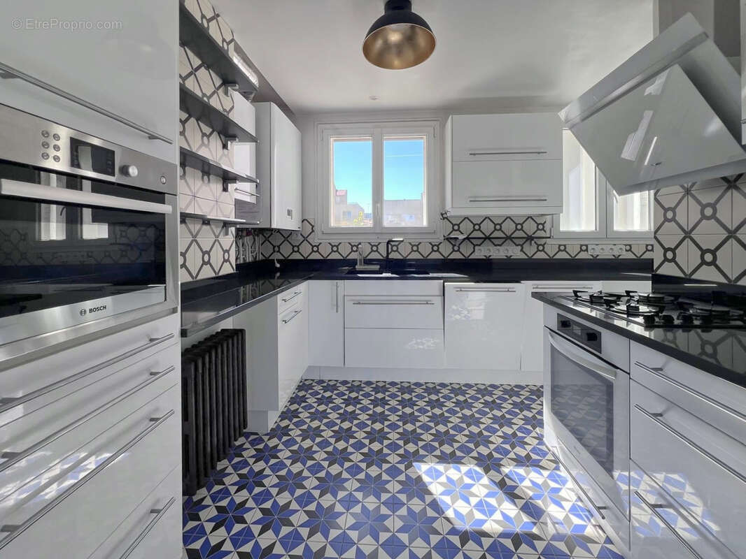 Appartement à COURBEVOIE