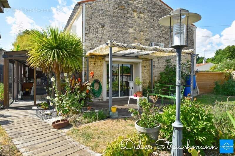 Maison à AIGREFEUILLE-D'AUNIS