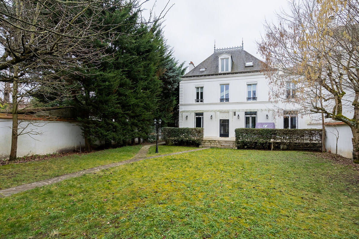 Maison à SAINT-MAUR-DES-FOSSES