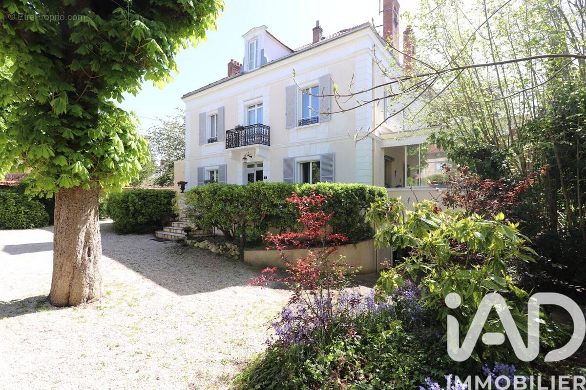 Photo 1 - Maison à MONTEREAU-FAULT-YONNE