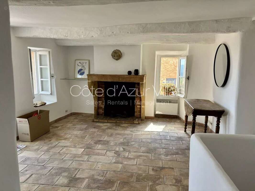 Maison à CHATEAUNEUF-GRASSE