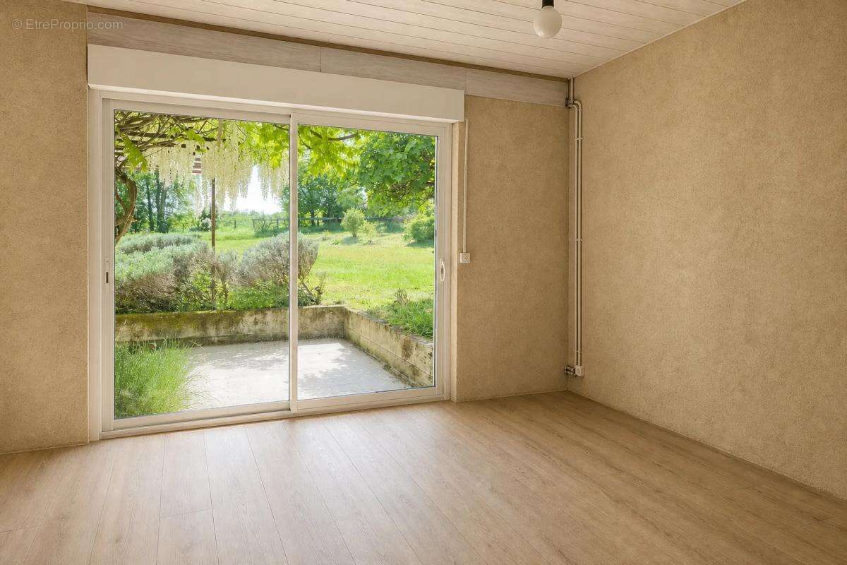 Maison à DOUVILLE