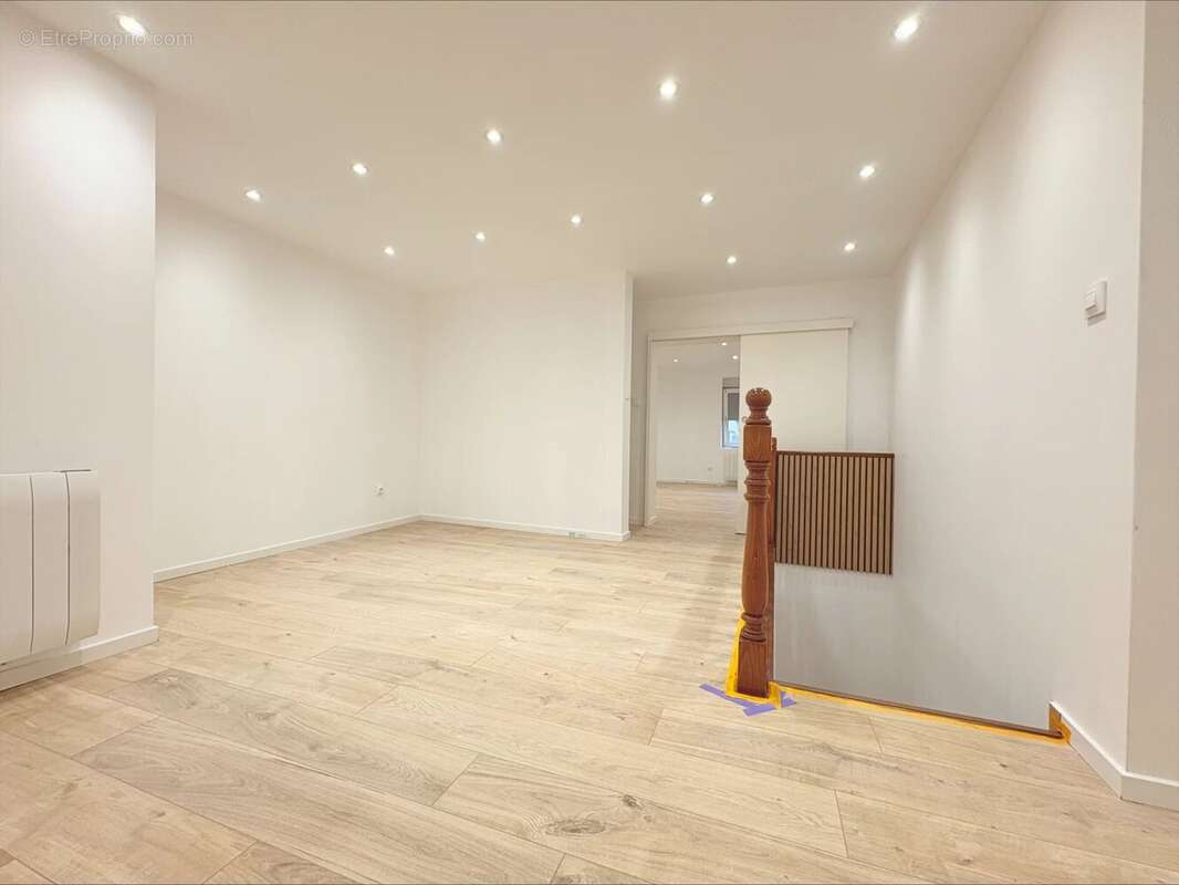 Maison à NEUFCHEF