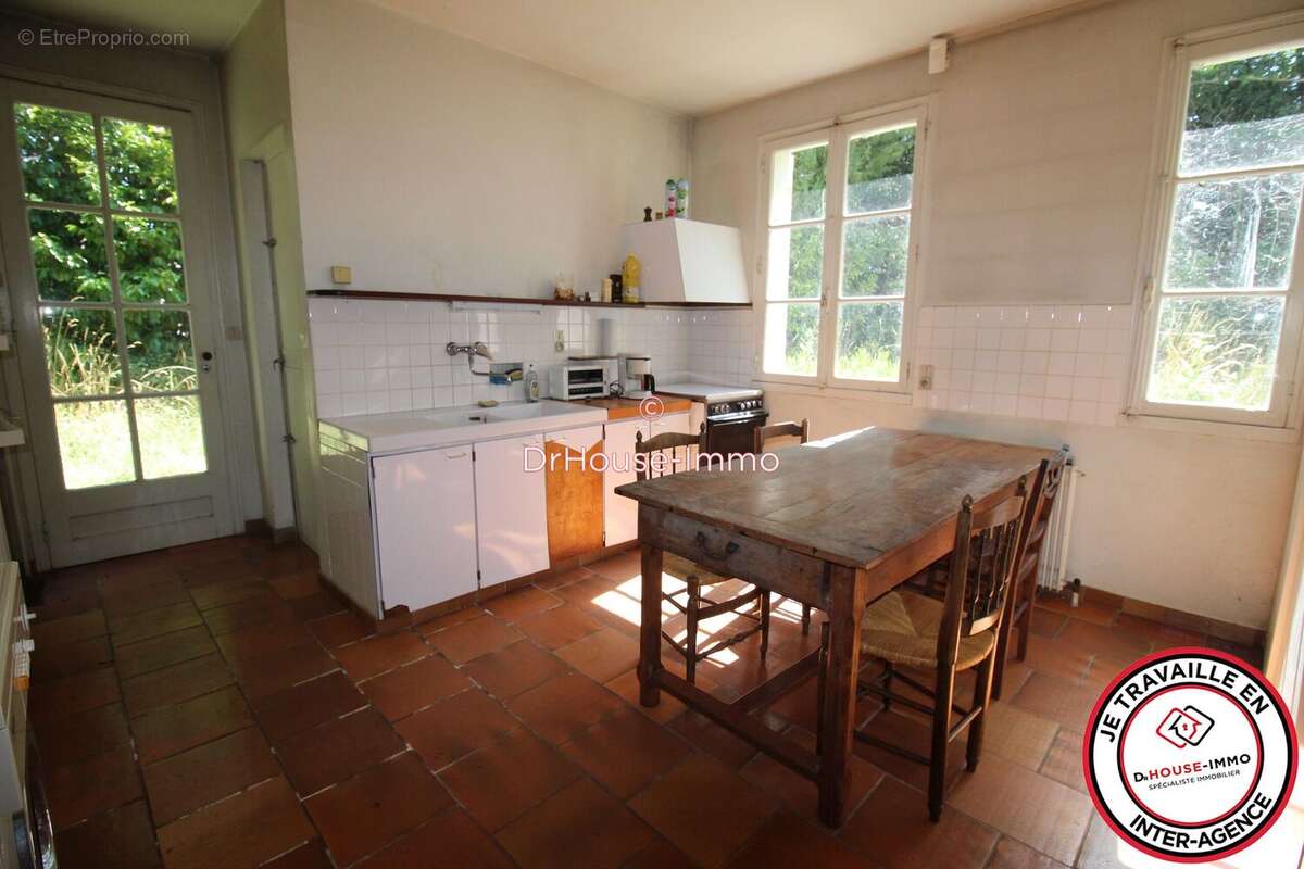 Maison 235 m² à Cambes  - photo 4