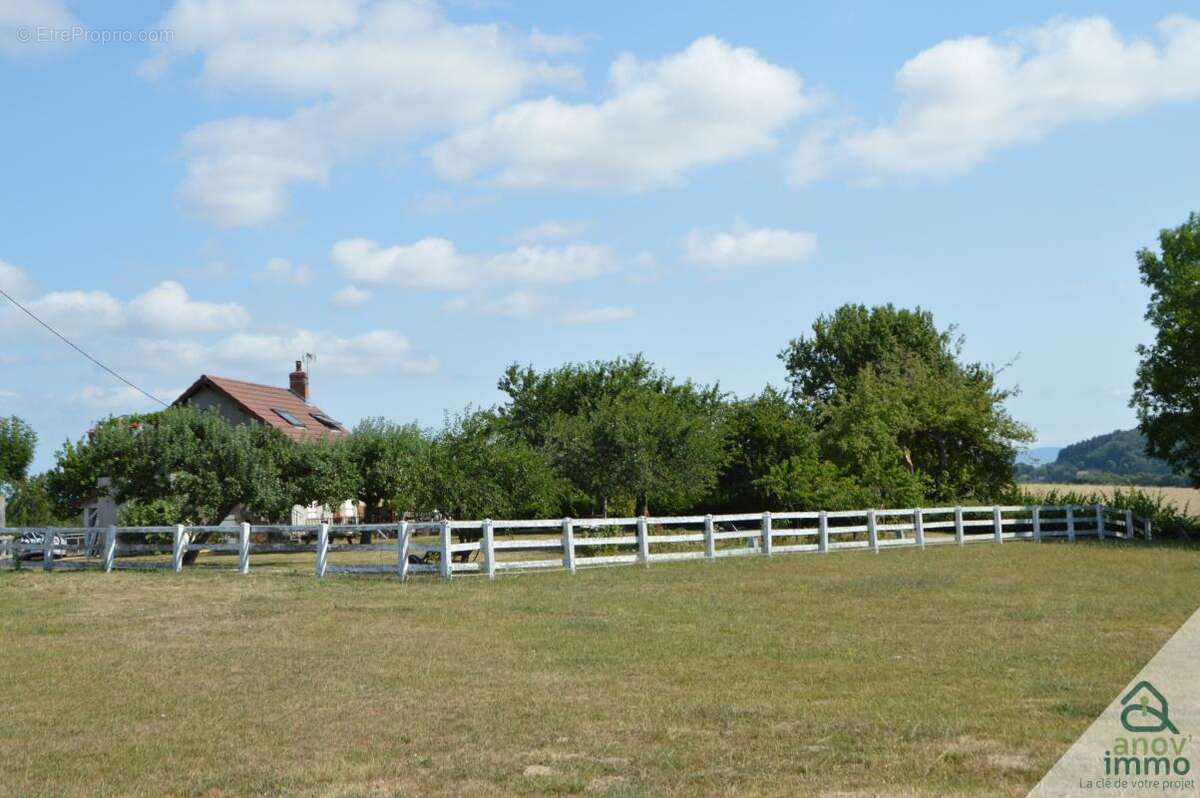 Maison à CHARBONNAT