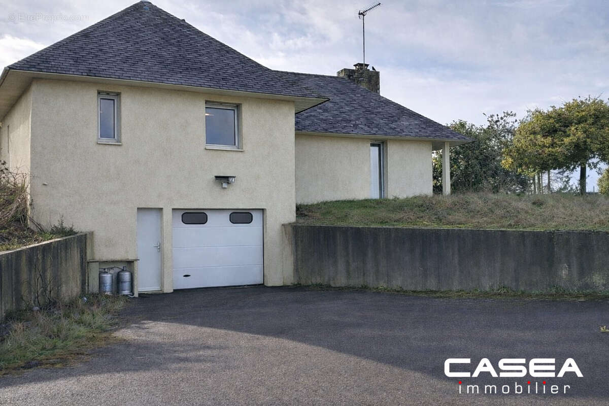 Maison à SAINT-EVARZEC