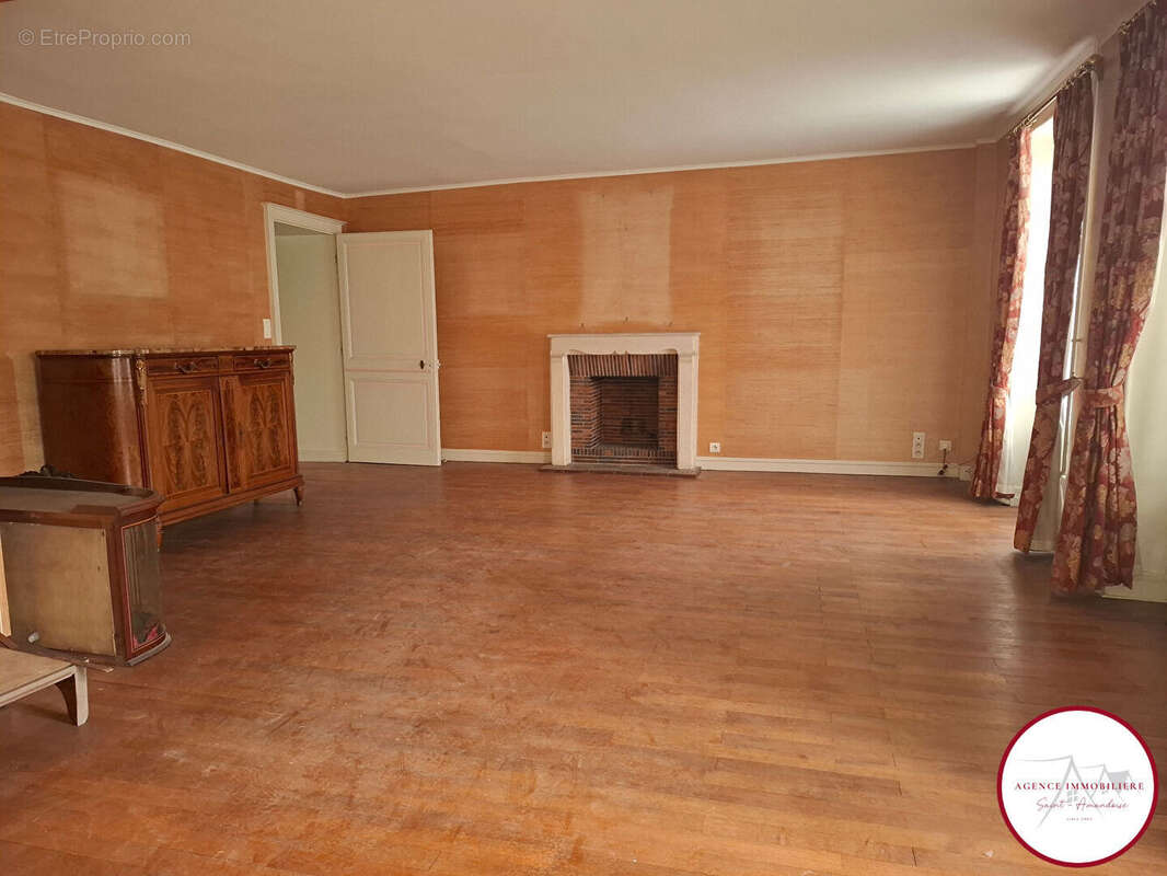 Appartement à SAINT-AMAND-MONTROND