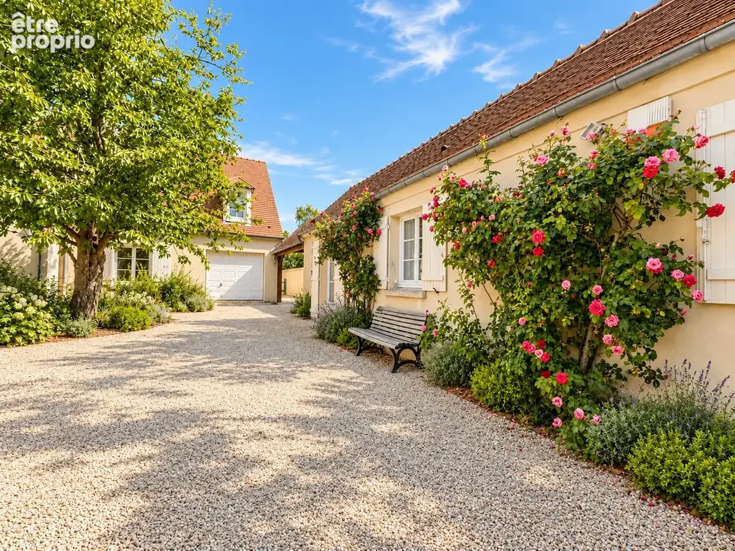 Chamant   Propriété d’exception avec maison principale et deux dépendances, aux portes de Senlis - photo 1