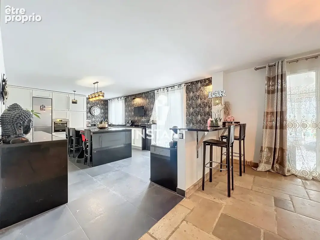 Maison 210 m² à Grisy-Suisnes  - photo 4