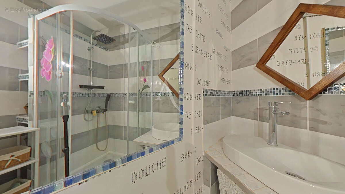 Appartement à GREOUX-LES-BAINS