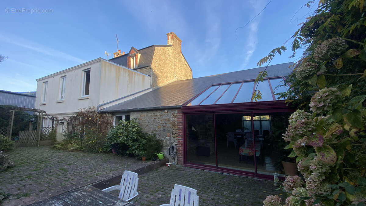 Maison à SAINT-PIERRE-EGLISE