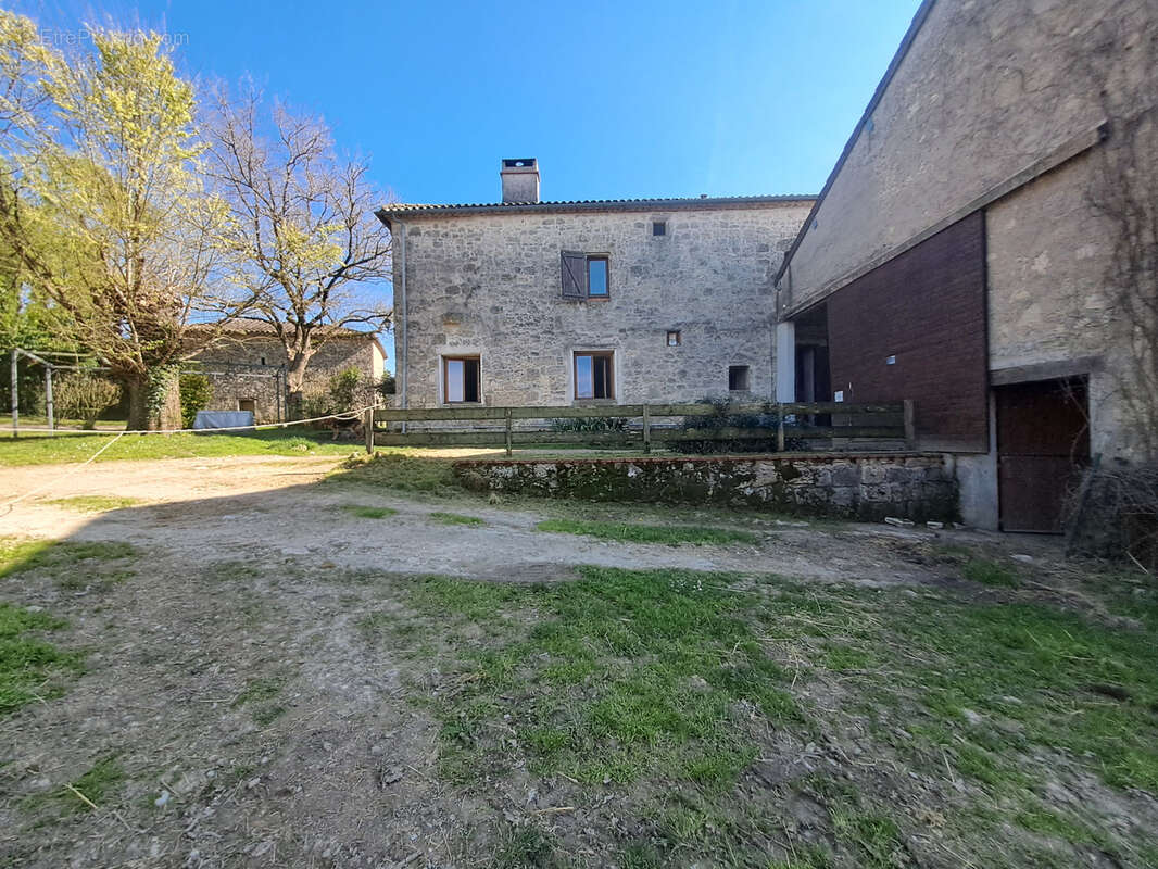 Maison à CLERMONT-DESSOUS