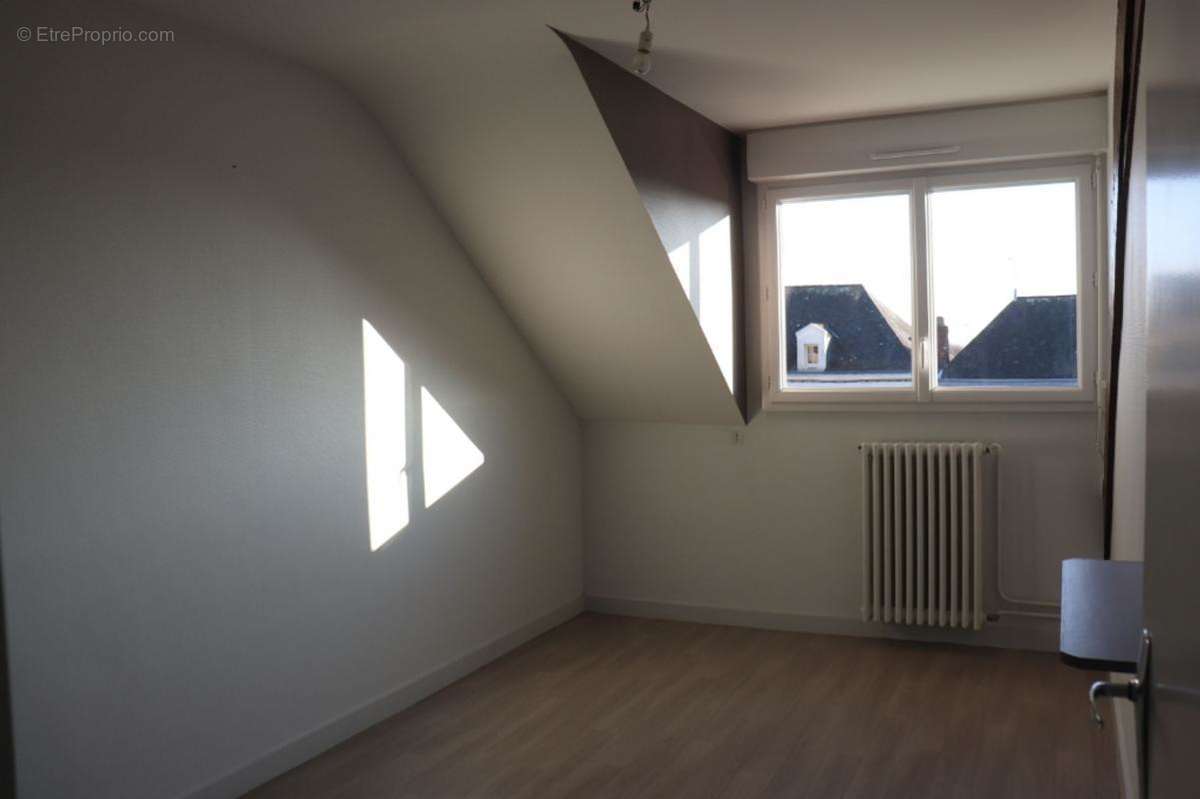 Appartement à POUANCE