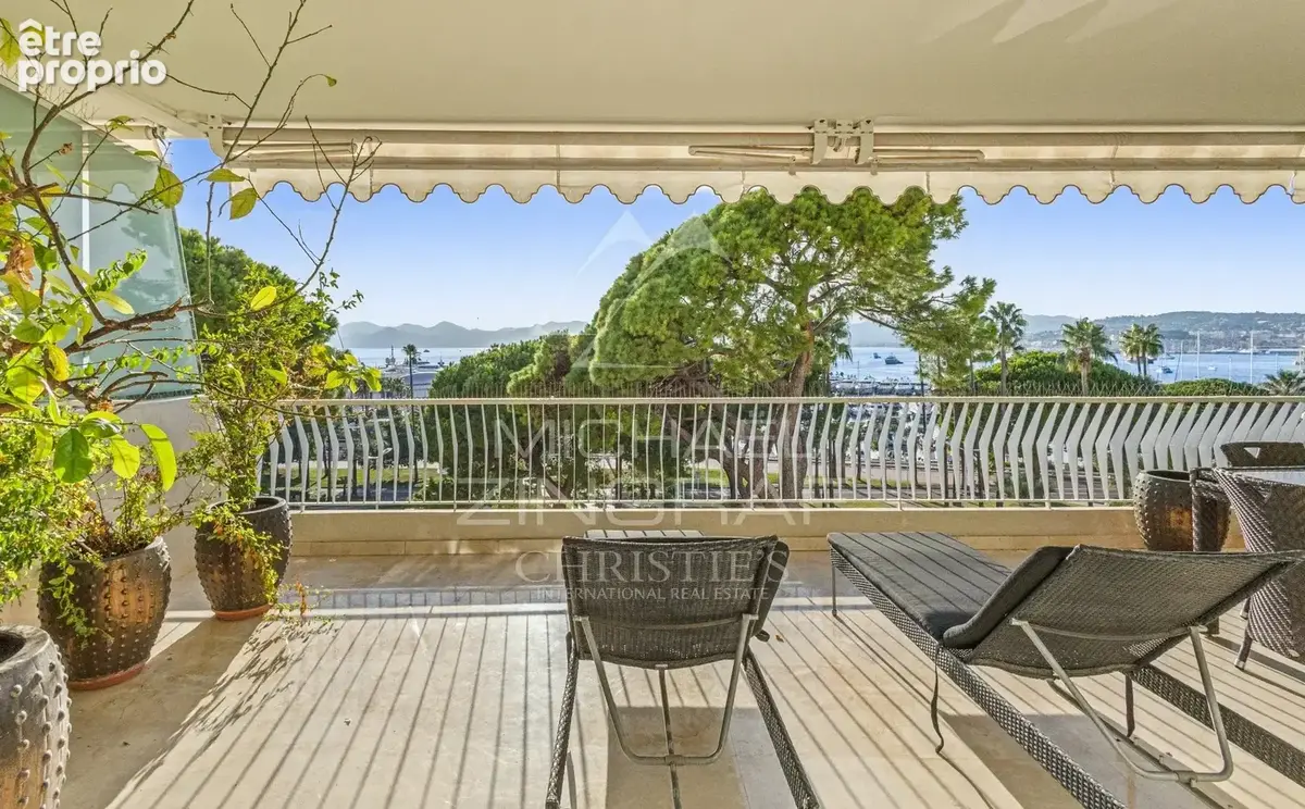 Cannes - Croisette - Prestigieux 4 pièces de 117m2 avec terrasses face à la mer - photo 3