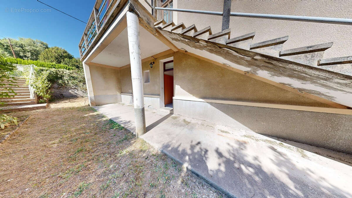 Maison à LARAGNE-MONTEGLIN