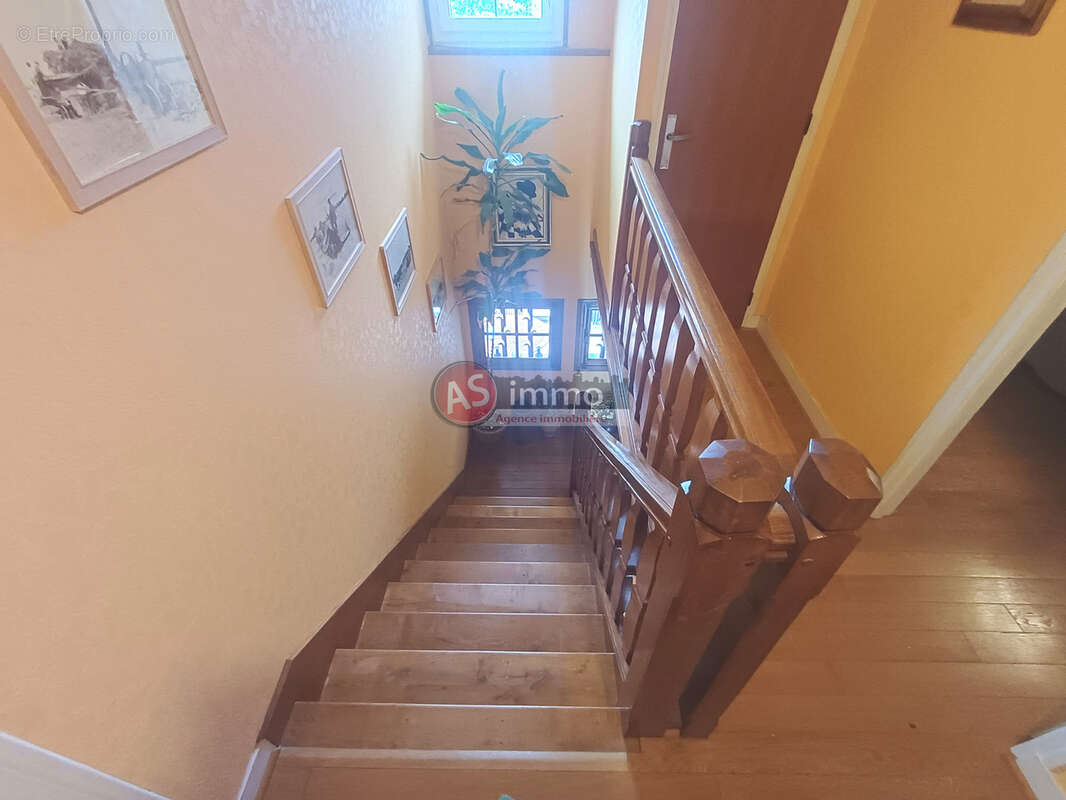 Très Belle Maison de Carractère 4 Chambres dans Bourg tous commerces. - photo 20