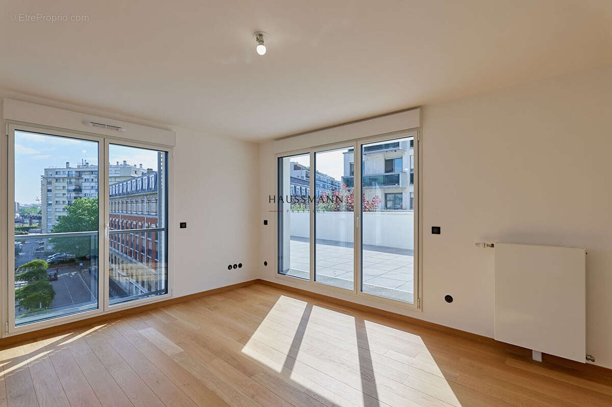 Appartement à PARIS-17E