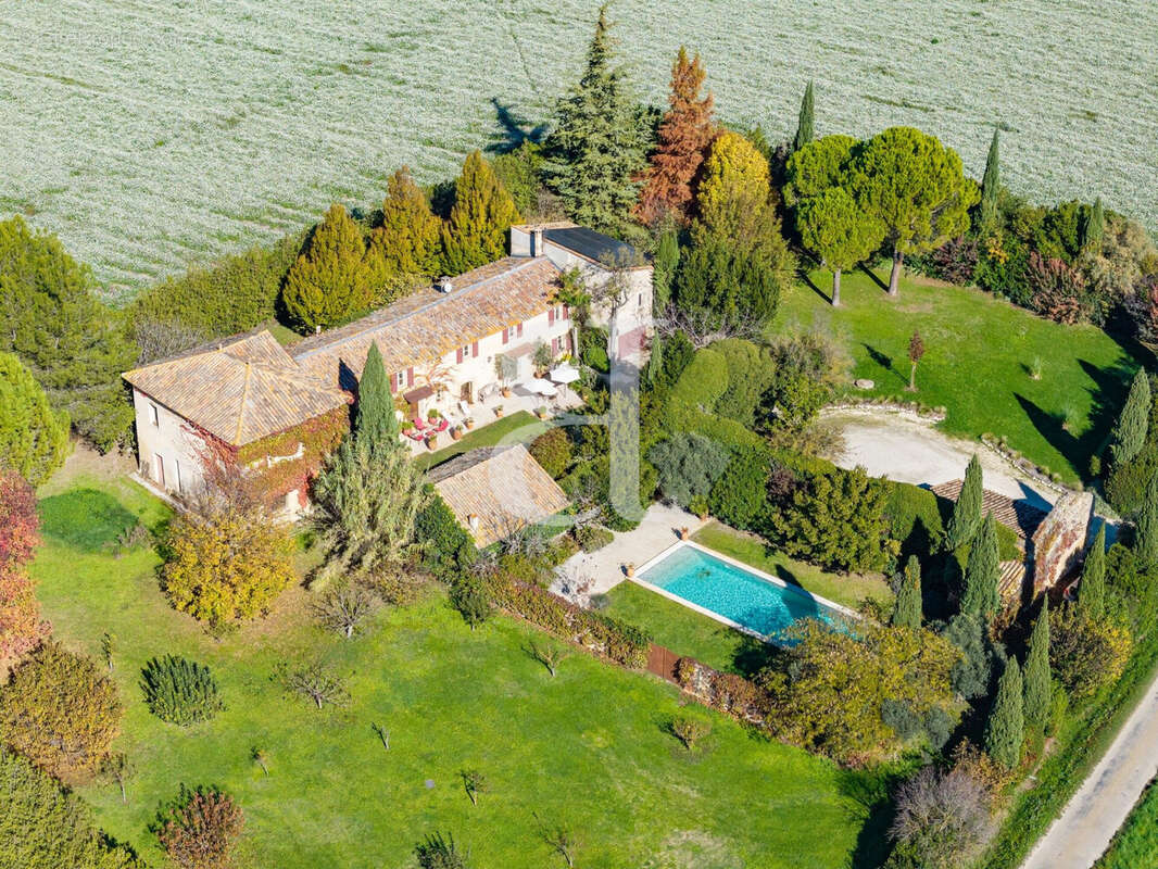 Maison à L'ISLE-SUR-LA-SORGUE
