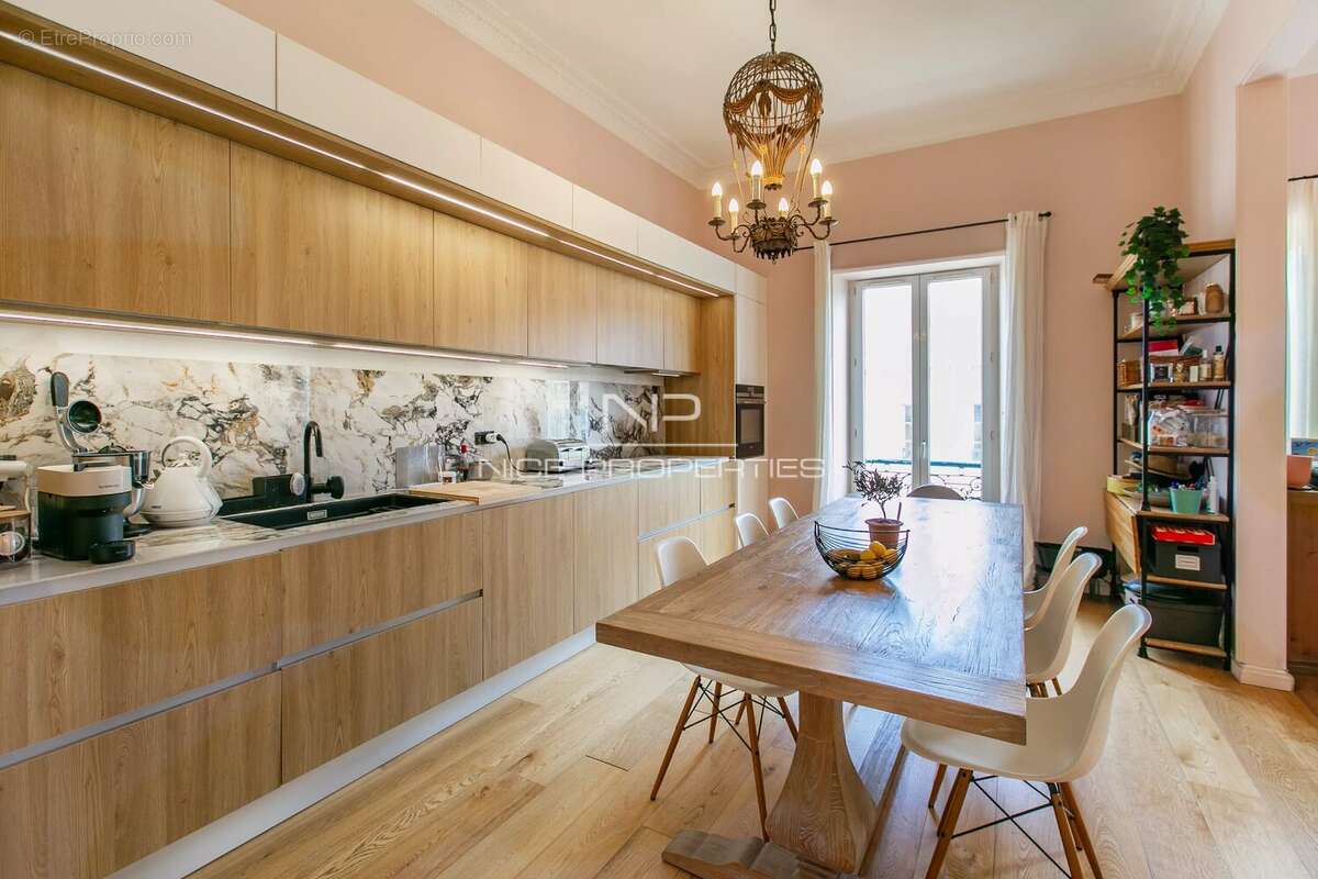 Nice Carré d'Or, splendide 4 pièces rénové et climatisé en dernier étage - photo 3
