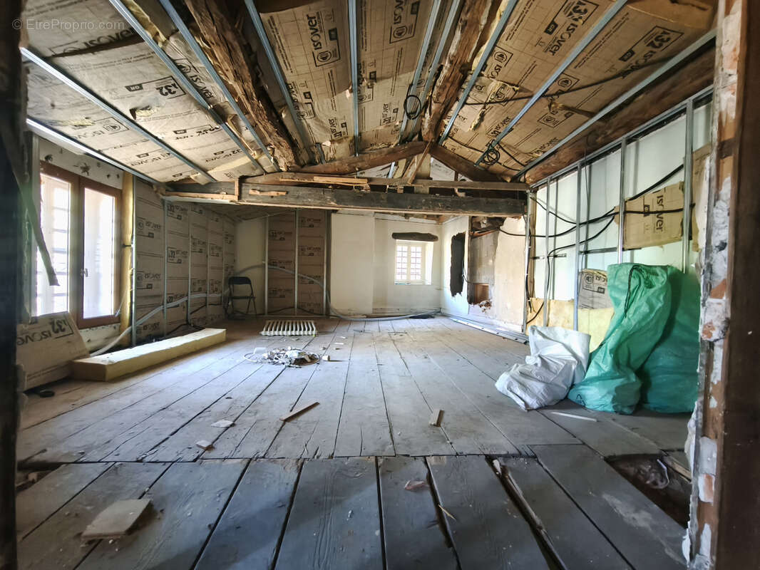 En vente à Saint-Laurent-D'Agny : maison de village avec Projet de rénovation clé en main - photo 2