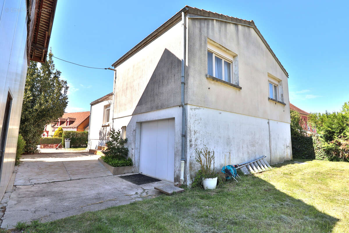 Maison à MESNIL-SAINT-PERE