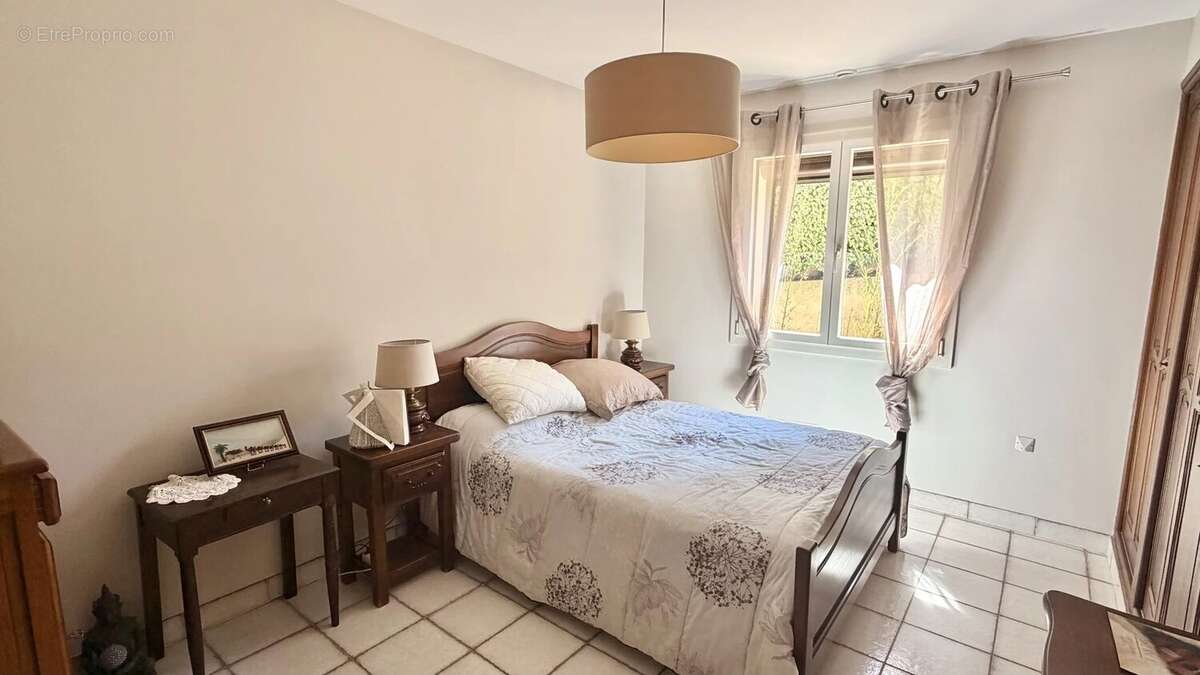 Maison 149 m² à Vitrolles  - photo 9