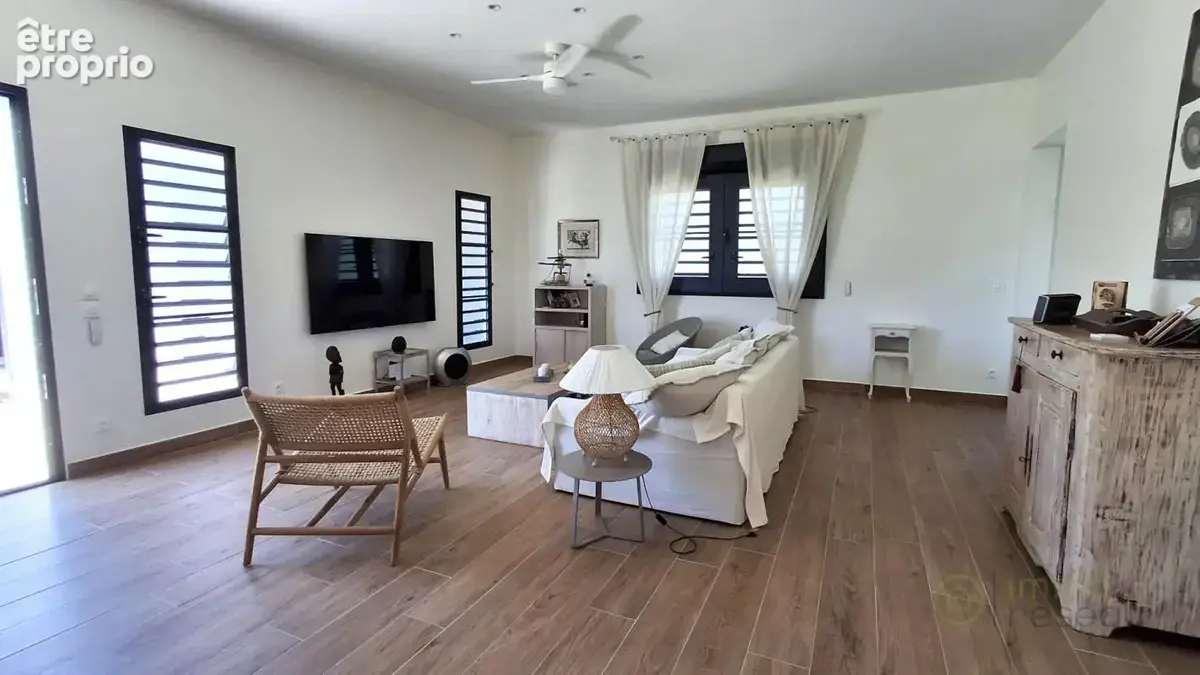 Maison 5 pièces 168 m² à vendre à Sainte-Anne (97180) - photo 2