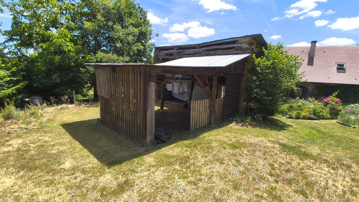 Maison d'artiste avec jardin botanique, source - Terrain 1,6 hectare - photo 27