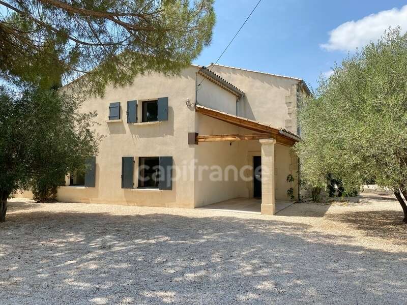 À SAINT MAXIMIN (30) Splendide propriété de 280 m², à 5 min d’Uzès proche de toutes commodités, sur un terrain clos et arboré d’ - photo 29