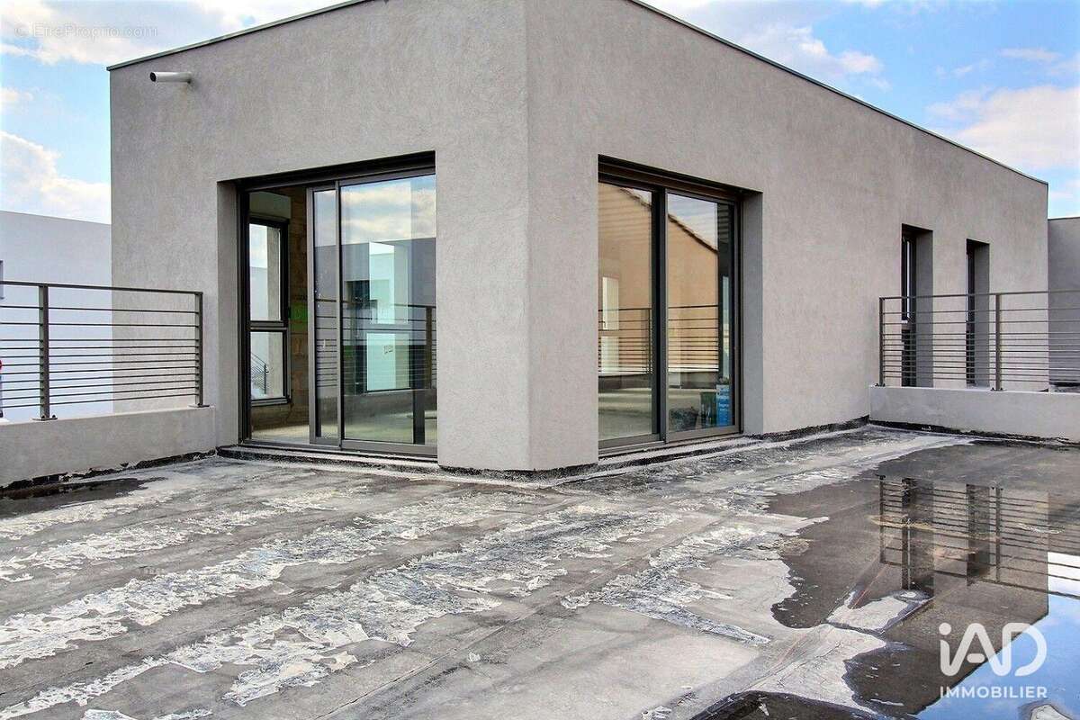 Photo 2 - Commerce à SAINT-MAXIMIN-LA-SAINTE-BAUME