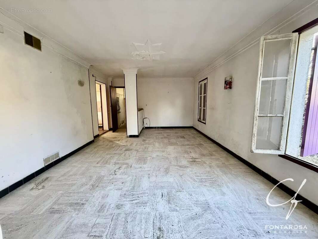 Maison à LE MUY