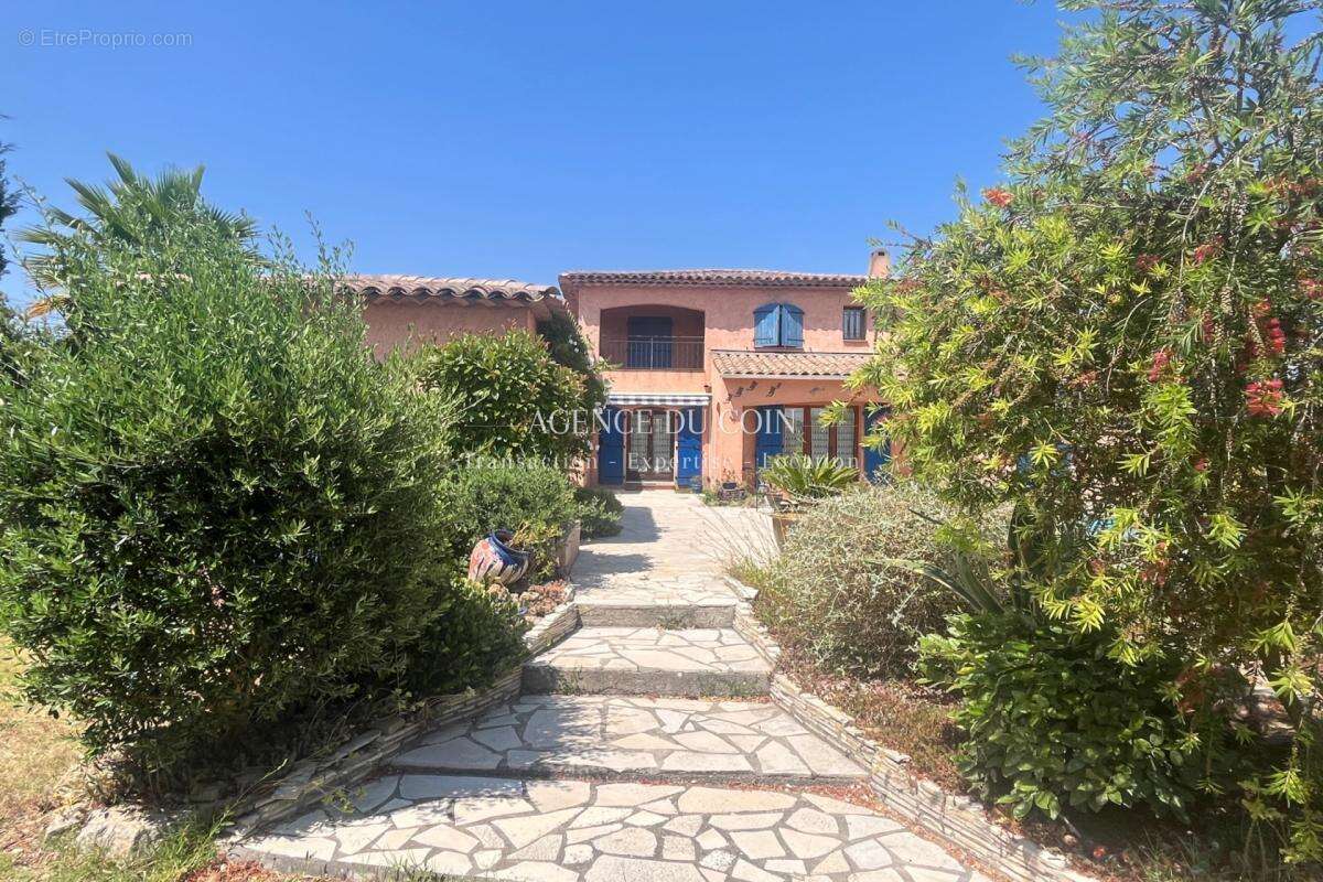 Maison à LE MUY
