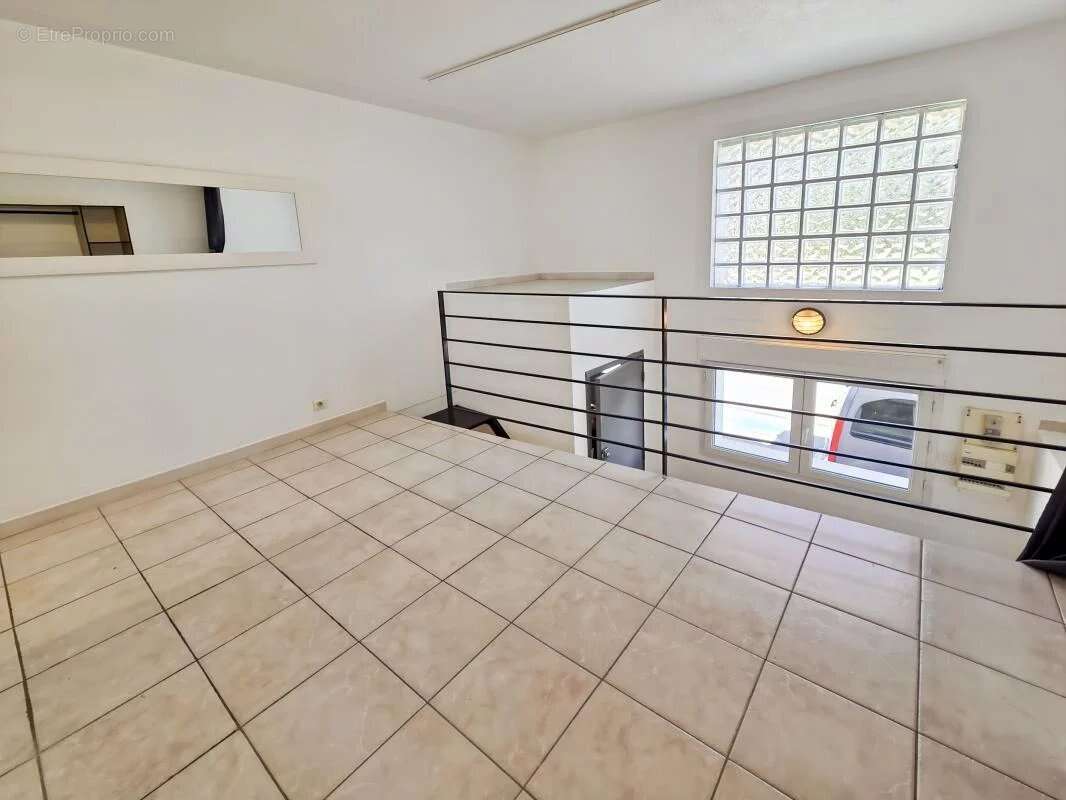 Appartement à VILLENEUVE-LES-AVIGNON