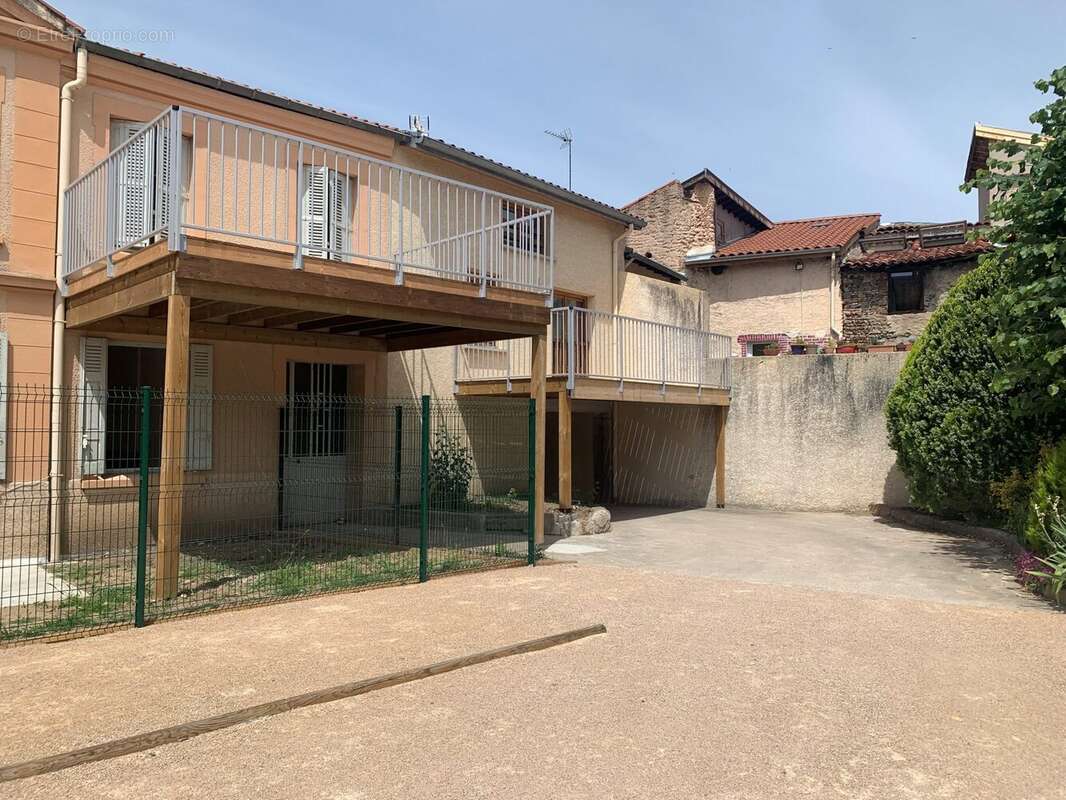 Appartement à SAINT-JUST-SAINT-RAMBERT
