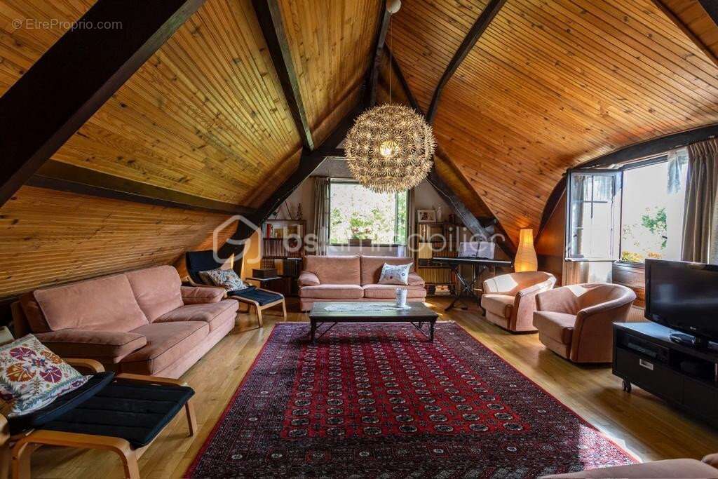 Maison à SAINT-MAURICE-MONTCOURONNE