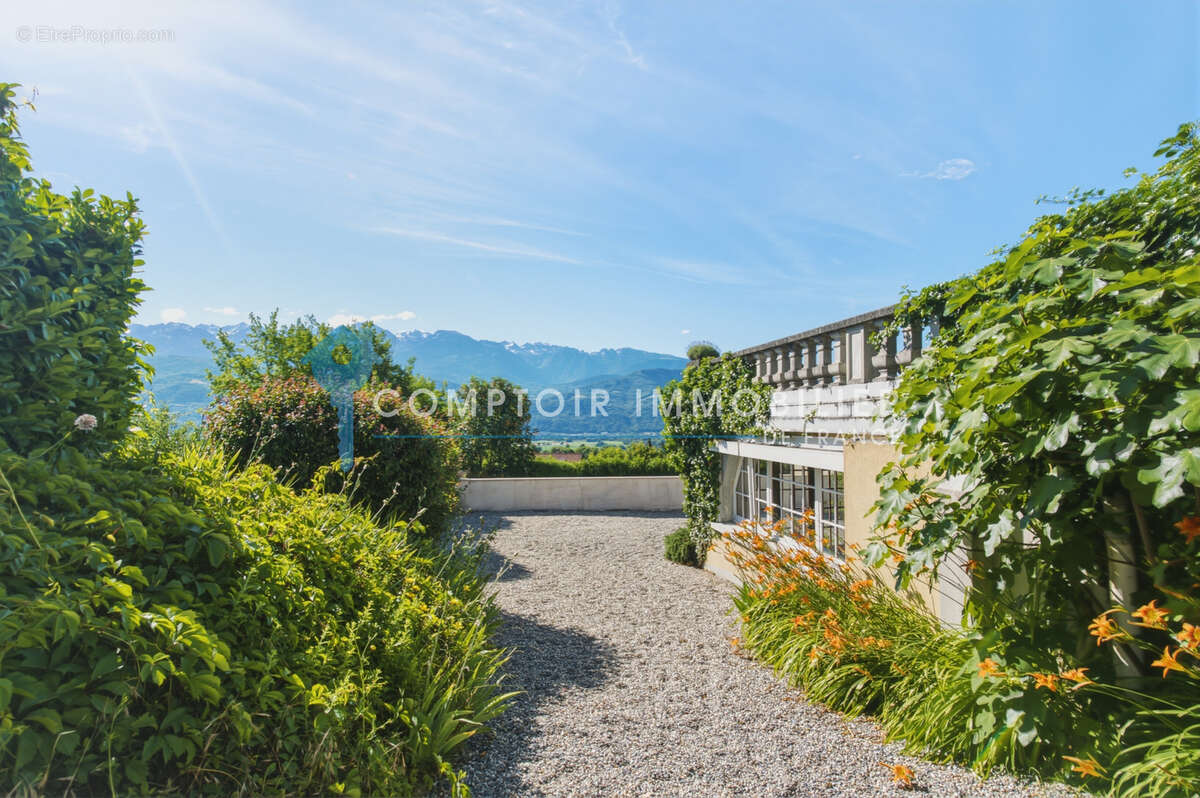 Maison à MEYLAN
