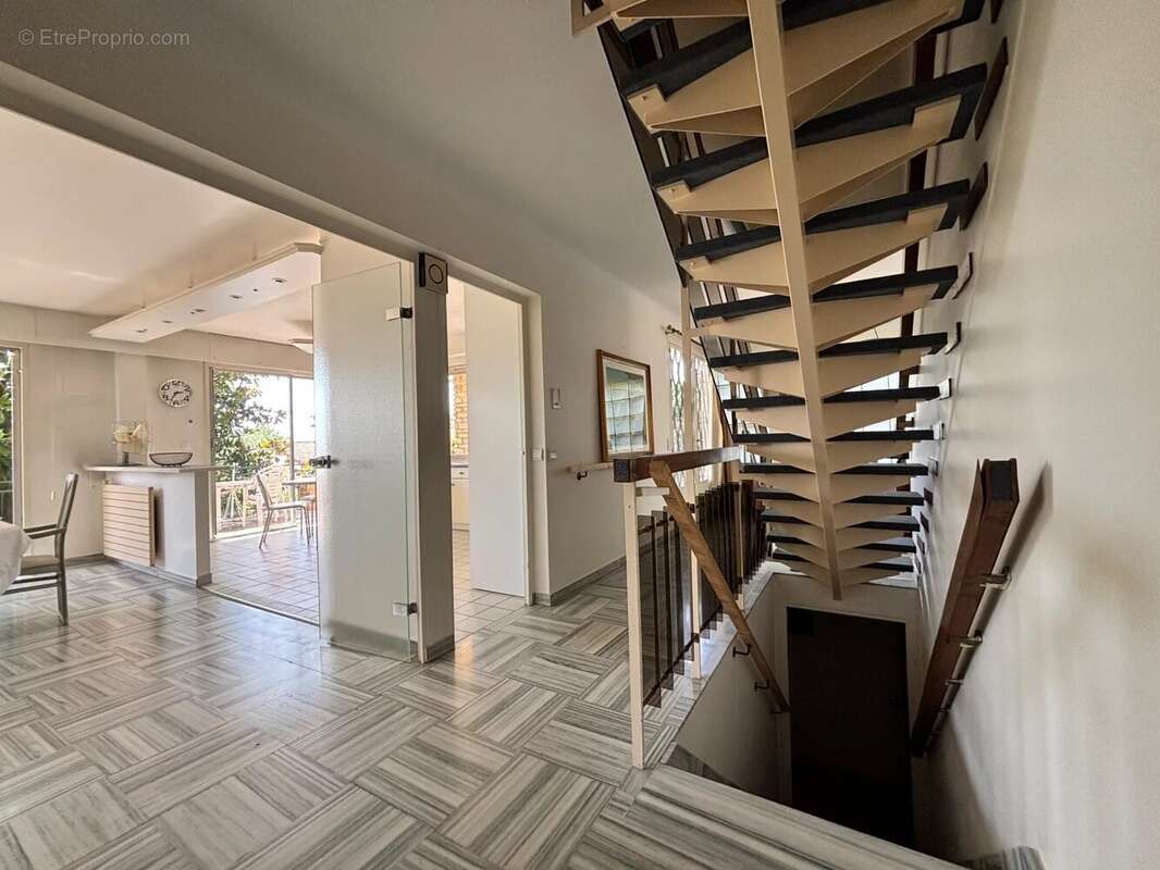 ARGENTEUIL – LES COTEAUX  Élégante maison familiale de plus de 200 m² avec vue sur Paris et la Tour Eiffel - photo 40