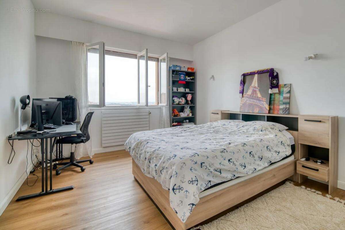 Maison individuelle rénovée 300 m² avec piscine, terrain arboré et appartement indépendant - photo 11