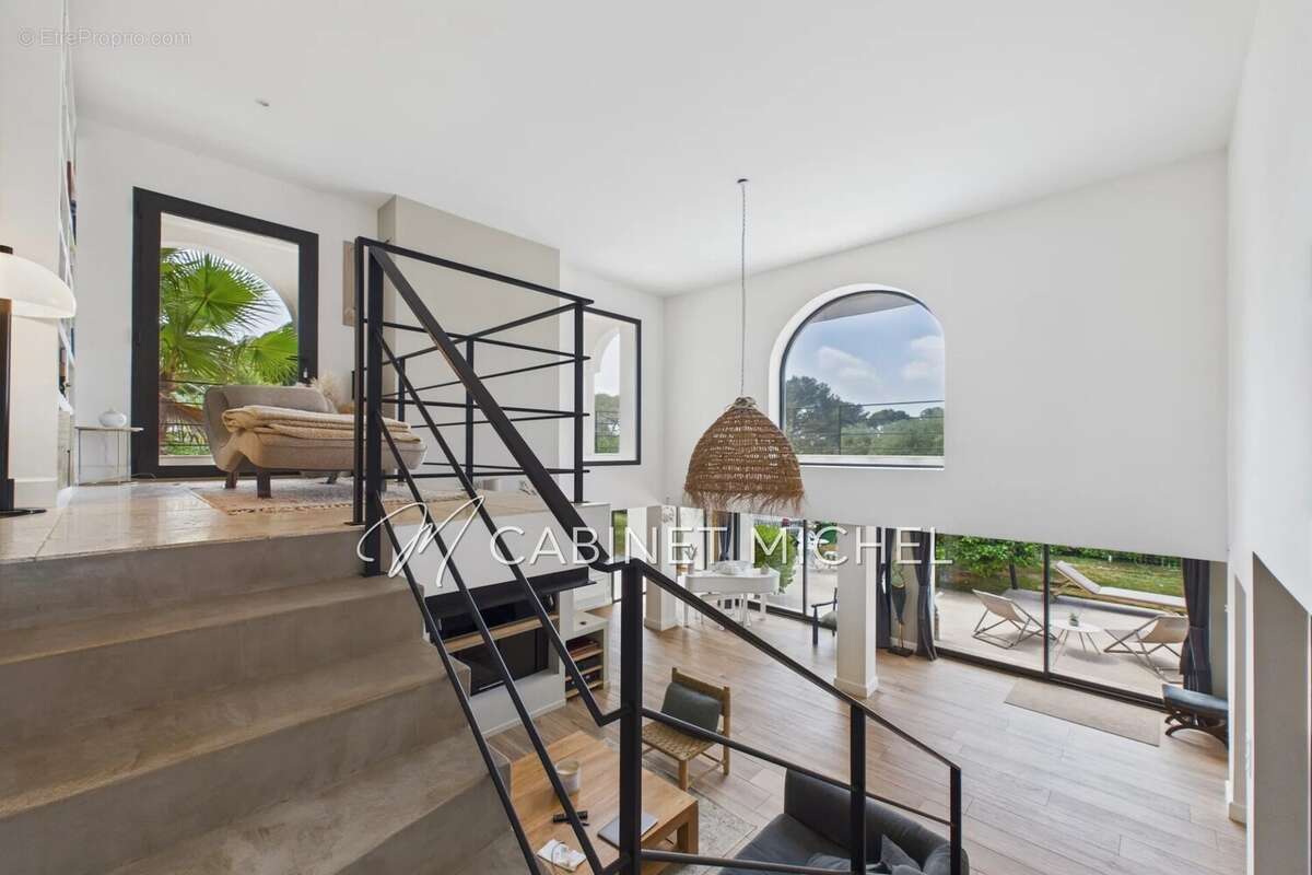 Maison à ROQUEFORT-LES-PINS
