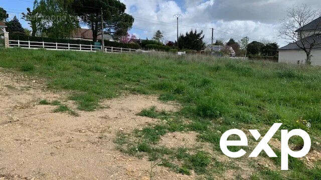 Terrain à CIVRAY-DE-TOURAINE