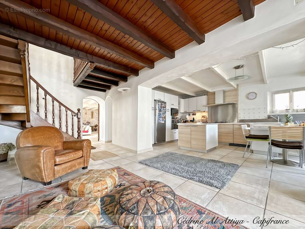 Propriété à vendre 318m2 habitables, 11 pièces, 7 chambres, parcelle de 1700m2 environ, jardin, garage, piscine, dépendances - photo 7