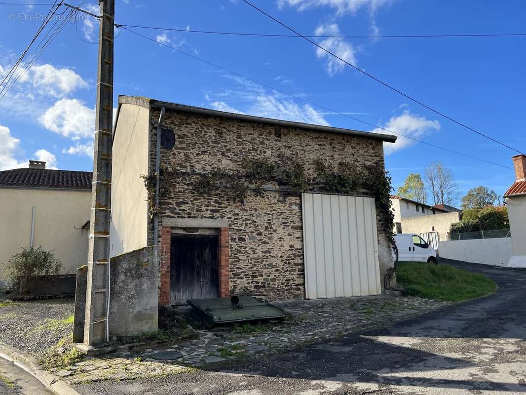 Maison à BUSSIERE-POITEVINE