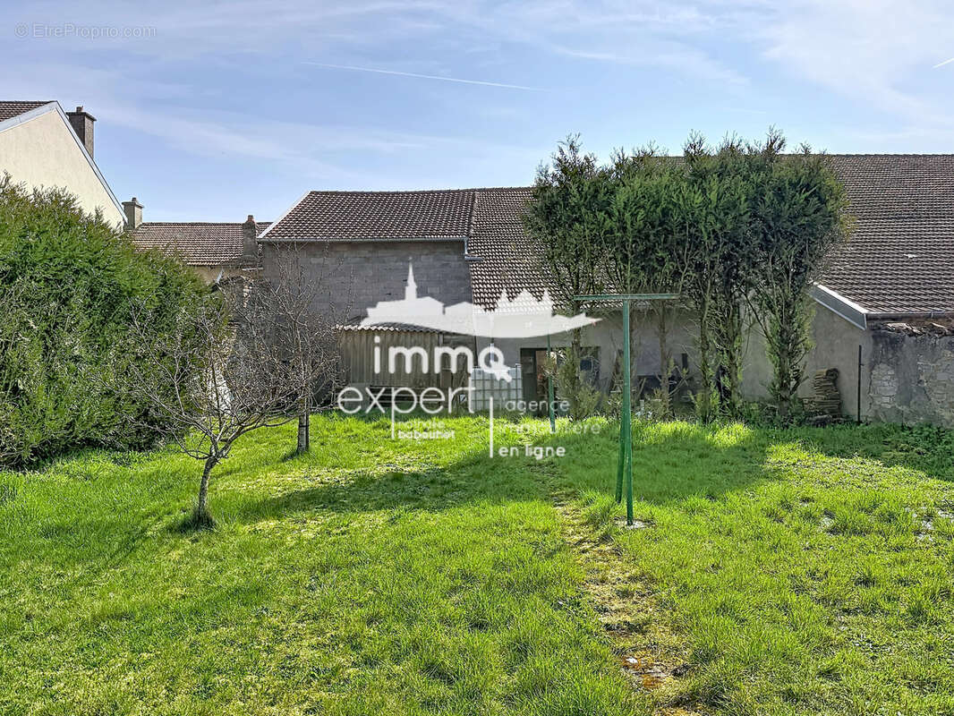 Appartement à JUVAINCOURT