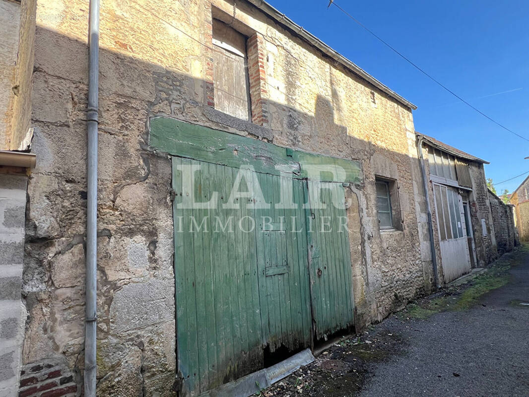 Commerce à ECOUCHE